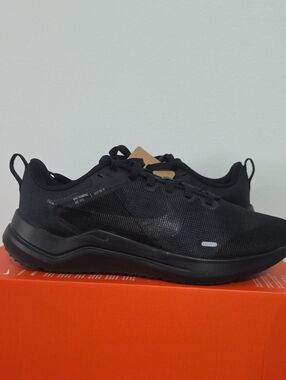 Nike Women All-Black Lightweight Running Shoes
